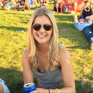 Meet your Posher, Hallie